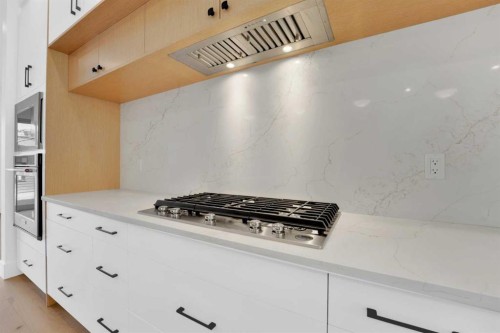 434 23 Avenue Nw, Calgary, AB - Indoor Photo Showing Kitchen