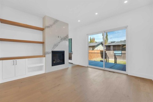 434 23 Avenue Nw, Calgary, AB - Indoor With Fireplace
