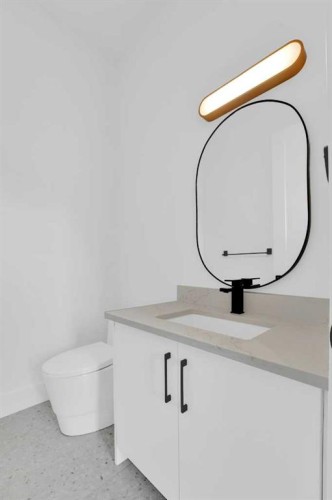 434 23 Avenue Nw, Calgary, AB - Indoor Photo Showing Bathroom