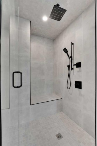 434 23 Avenue Nw, Calgary, AB - Indoor Photo Showing Bathroom