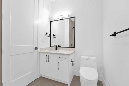 434 23 Avenue Nw, Calgary, AB - Indoor Photo Showing Bathroom