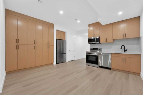 434 23 Avenue Nw, Calgary, AB - Indoor Photo Showing Kitchen