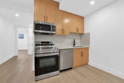 434 23 Avenue Nw, Calgary, AB - Indoor Photo Showing Kitchen