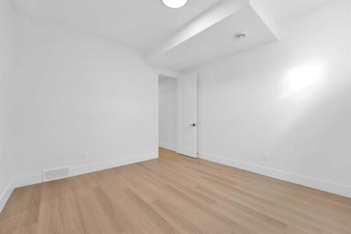 434 23 Avenue Nw, Calgary, AB - Indoor Photo Showing Other Room