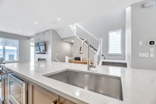 418 13 Avenue Ne, Calgary, AB - Indoor Photo Showing Kitchen