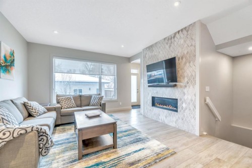 418 13 Avenue Ne, Calgary, AB - Indoor Photo Showing Living Room With Fireplace