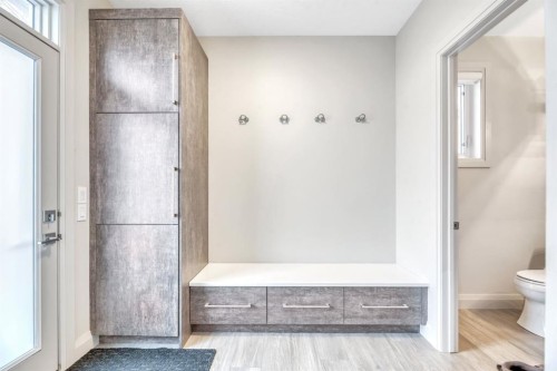 418 13 Avenue Ne, Calgary, AB - Indoor