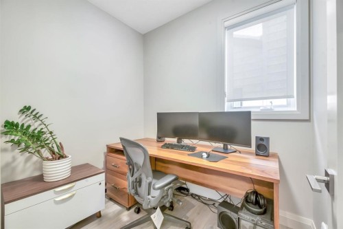 418 13 Avenue Ne, Calgary, AB - Indoor Photo Showing Office