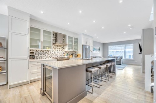 418 13 Avenue Ne, Calgary, AB - Indoor Photo Showing Kitchen With Upgraded Kitchen