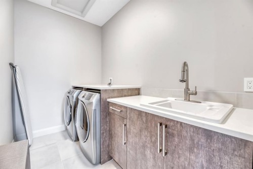 418 13 Avenue Ne, Calgary, AB - Indoor Photo Showing Laundry Room