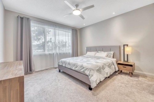 418 13 Avenue Ne, Calgary, AB - Indoor Photo Showing Bedroom