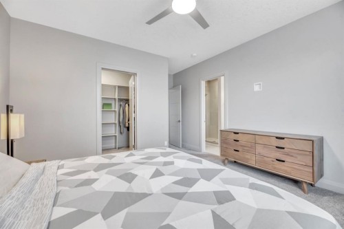 418 13 Avenue Ne, Calgary, AB - Indoor Photo Showing Bedroom