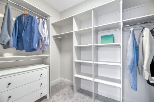 418 13 Avenue Ne, Calgary, AB - Indoor With Storage