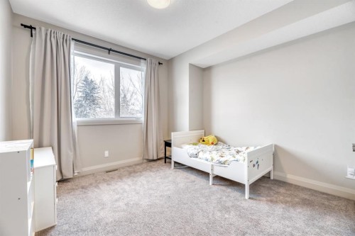 418 13 Avenue Ne, Calgary, AB - Indoor Photo Showing Bedroom