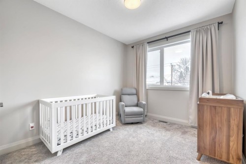 418 13 Avenue Ne, Calgary, AB - Indoor Photo Showing Bedroom