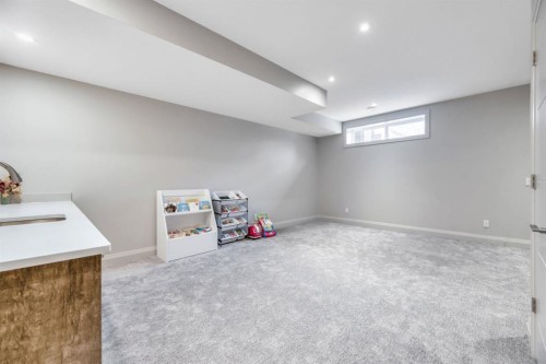 418 13 Avenue Ne, Calgary, AB - Indoor Photo Showing Other Room