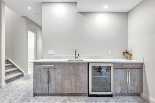 418 13 Avenue Ne, Calgary, AB - Indoor Photo Showing Other Room