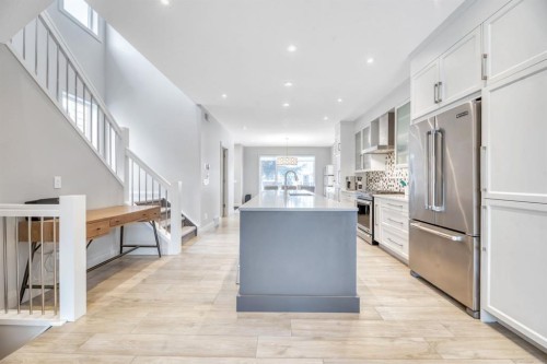 418 13 Avenue Ne, Calgary, AB - Indoor Photo Showing Kitchen With Stainless Steel Kitchen With Upgraded Kitchen