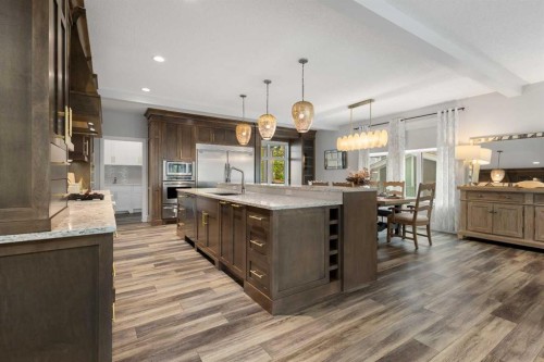 512 Memorial Drive Nw, Calgary, AB - Indoor Photo Showing Kitchen With Upgraded Kitchen