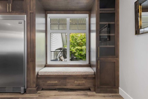 512 Memorial Drive Nw, Calgary, AB - Indoor Photo Showing Other Room