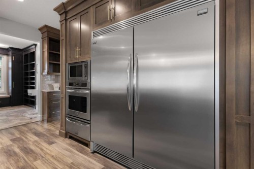 512 Memorial Drive Nw, Calgary, AB - Indoor Photo Showing Kitchen