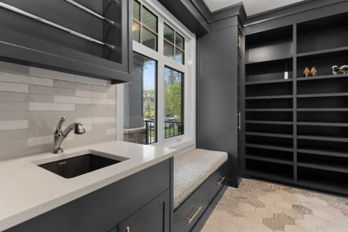 512 Memorial Drive Nw, Calgary, AB - Indoor Photo Showing Kitchen