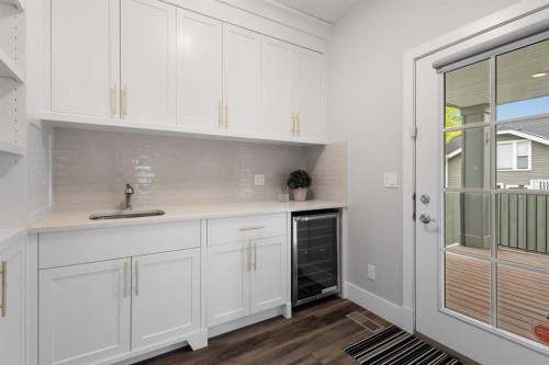 512 Memorial Drive Nw, Calgary, AB - Indoor