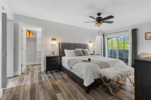 512 Memorial Drive Nw, Calgary, AB - Indoor Photo Showing Bedroom