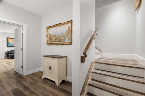 512 Memorial Drive Nw, Calgary, AB - Indoor Photo Showing Other Room