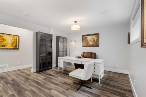 512 Memorial Drive Nw, Calgary, AB - Indoor Photo Showing Other Room