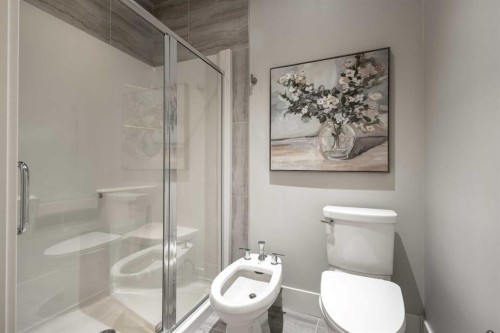 512 Memorial Drive Nw, Calgary, AB - Indoor Photo Showing Bathroom