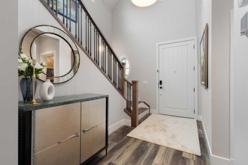 512 Memorial Drive Nw, Calgary, AB - Indoor Photo Showing Other Room