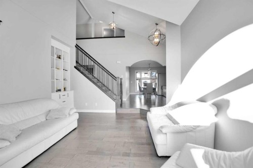 33 Douglasbank Rise Se, Calgary, AB - Indoor Photo Showing Other Room