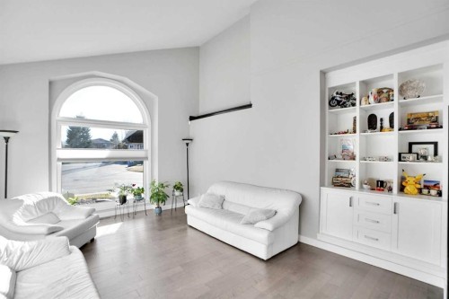 33 Douglasbank Rise Se, Calgary, AB - Indoor Photo Showing Living Room