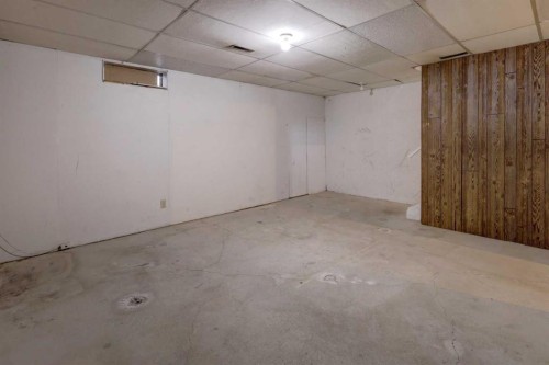 417 40 Street Ne, Calgary, AB - Indoor