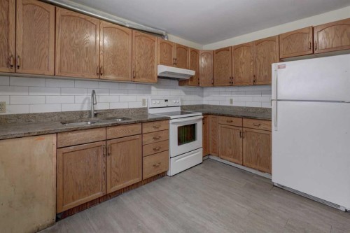 417 40 Street Ne, Calgary, AB - Indoor Photo Showing Kitchen With Double Sink
