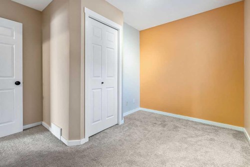 20 High Ridge Close Nw, High River, AB - Indoor Photo Showing Other Room