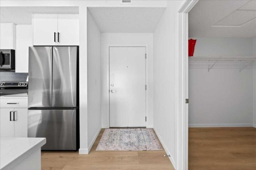 325-245 Edith Place Nw, Calgary, AB - Indoor Photo Showing Kitchen