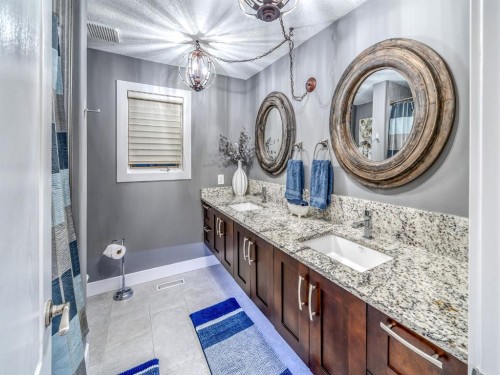 158 Gleneagles View, Cochrane, AB - Indoor Photo Showing Bathroom