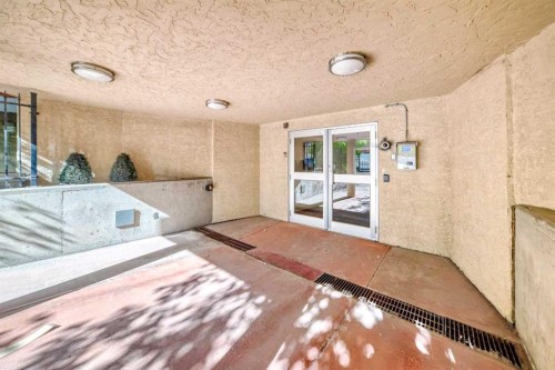 111-1410 2 Street Sw, Calgary, AB - Outdoor With Exterior