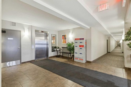 111-1410 2 Street Sw, Calgary, AB - Indoor Photo Showing Other Room