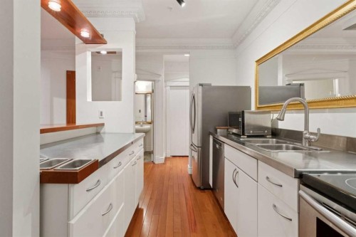 111-1410 2 Street Sw, Calgary, AB - Indoor Photo Showing Kitchen With Double Sink