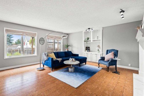 15209 Prestwick Boulevard Se, Calgary, AB - Indoor Photo Showing Living Room