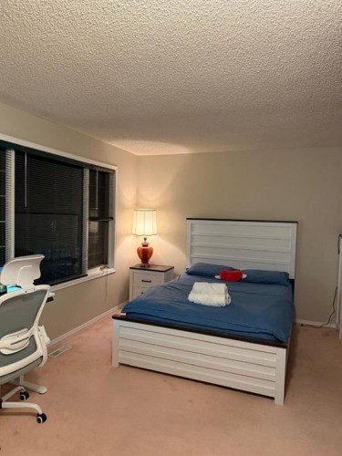 7212 Sierra Morena Boulevard Sw, Calgary, AB - Indoor Photo Showing Bedroom