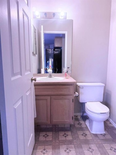 7212 Sierra Morena Boulevard Sw, Calgary, AB - Indoor Photo Showing Bathroom