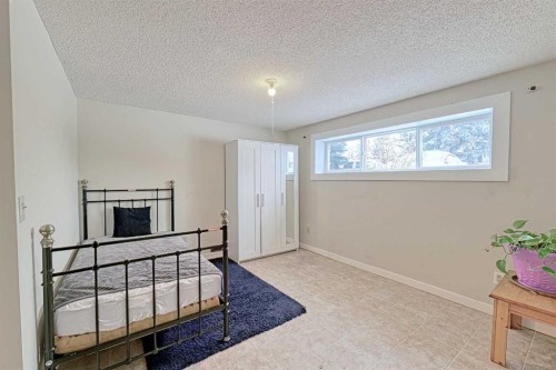 24 Shawmeadows Road Sw, Calgary, AB - Indoor Photo Showing Other Room