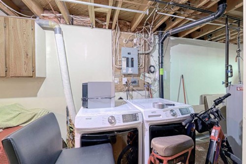 24 Shawmeadows Road Sw, Calgary, AB - Indoor Photo Showing Other Room