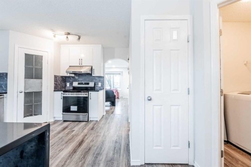 913 Taradale Drive Ne, Calgary, AB - Indoor Photo Showing Kitchen