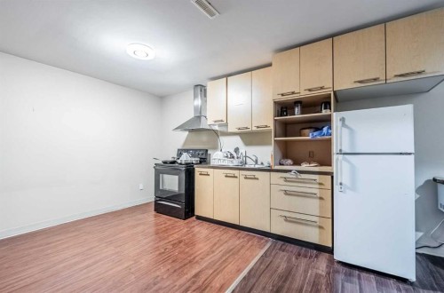 913 Taradale Drive Ne, Calgary, AB - Indoor Photo Showing Kitchen