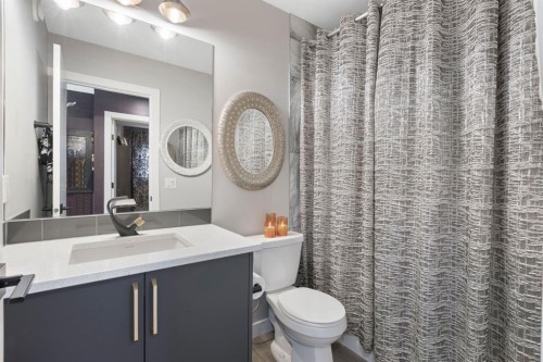 255 Heritage Heights, Cochrane, AB - Indoor Photo Showing Bathroom